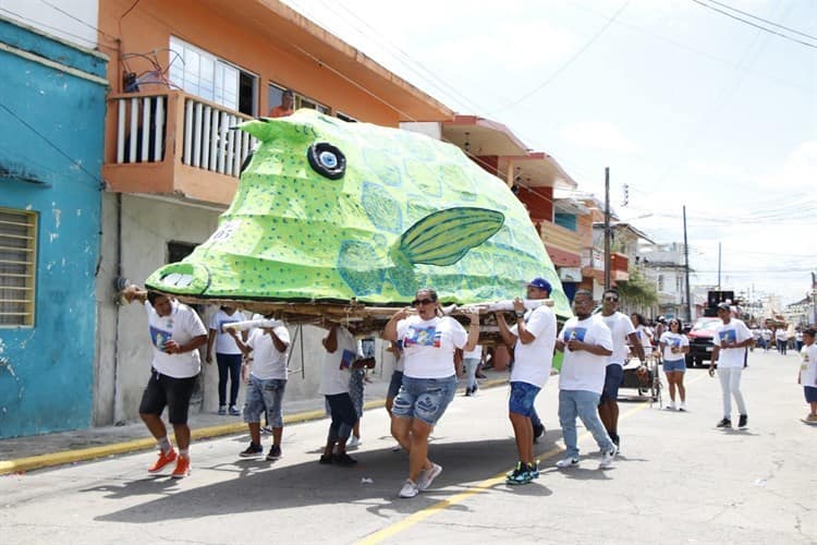 Realizan tradicional Mojiganga en Alvarado