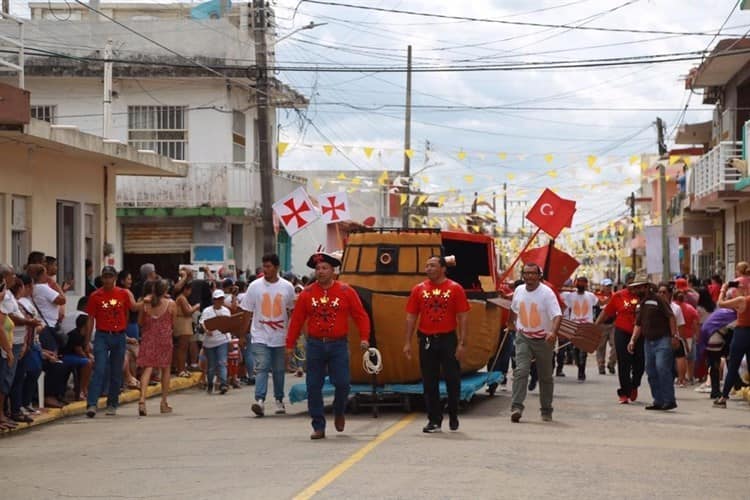 Realizan tradicional Mojiganga en Alvarado