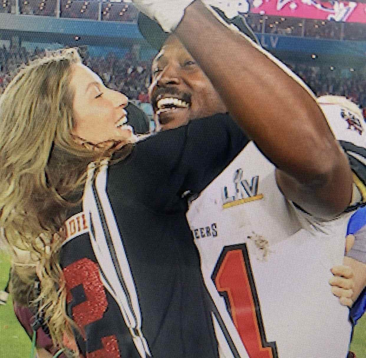 ¿Indirecta para Tom? Antonio Brown publica fotografía abrazando a esposa de Brady