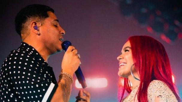 Grupo Firme y Karol G sorprenden en concierto al interpretar ‘Ya Supérame’
