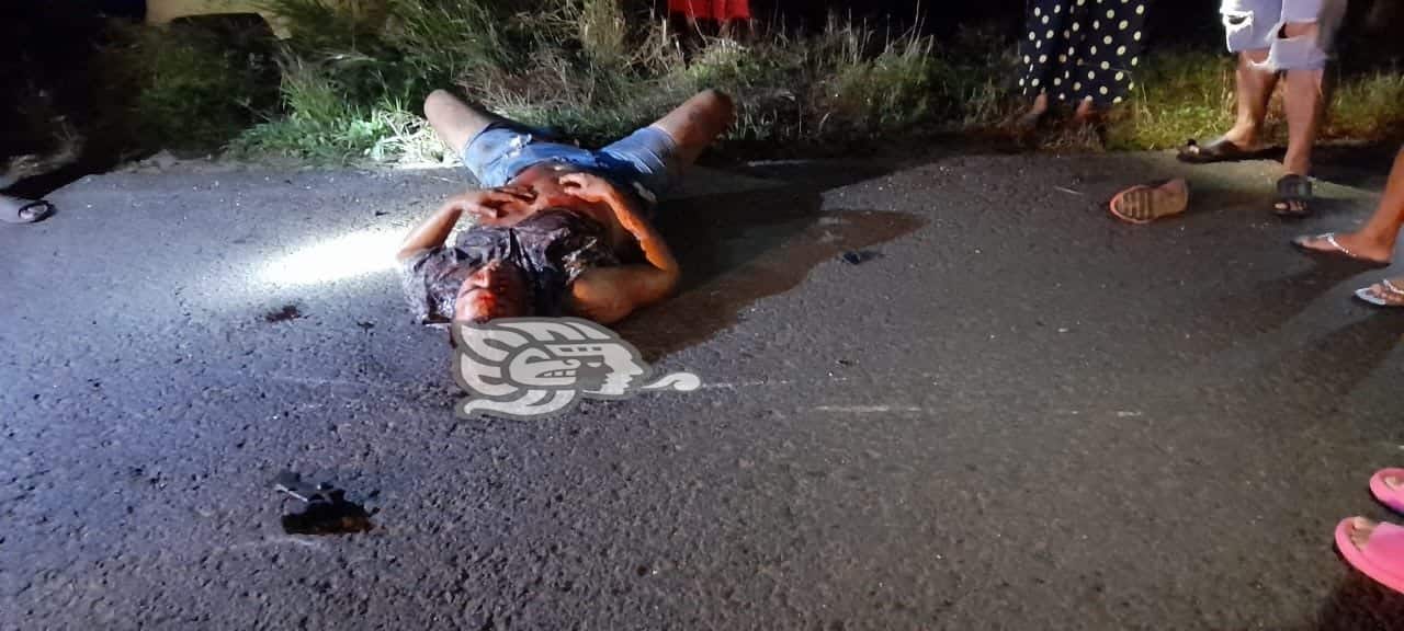 Muere joven arrollado en Hueyapan; aseguran camioneta de empleado de CFE