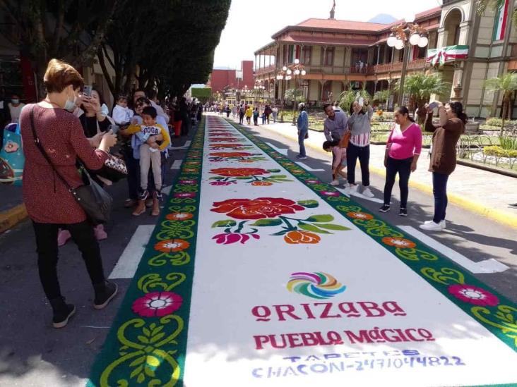 Artesanos de Huamantla dejan muestra de su arte para orizabeños y turistas