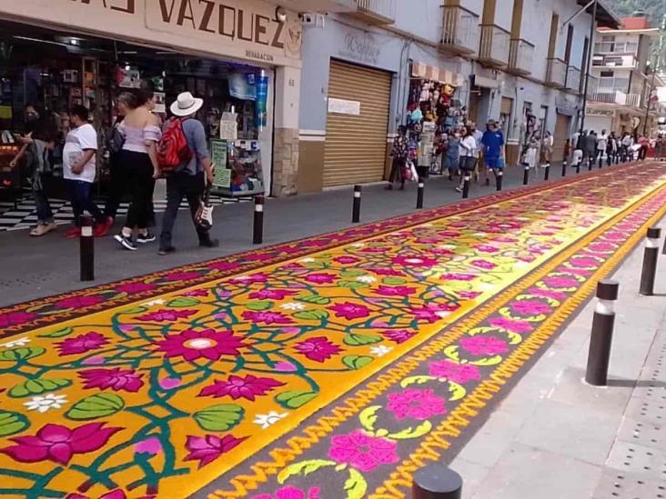 Artesanos de Huamantla dejan muestra de su arte para orizabeños y turistas