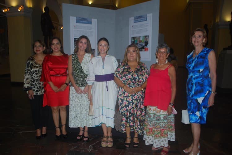 Inauguran muestra de Cerámica Totonaca y Textiles Prehispánicos