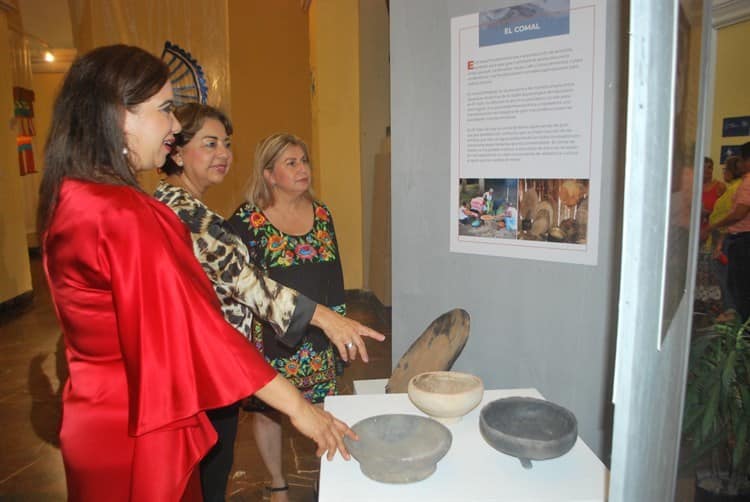 Inauguran muestra de Cerámica Totonaca y Textiles Prehispánicos