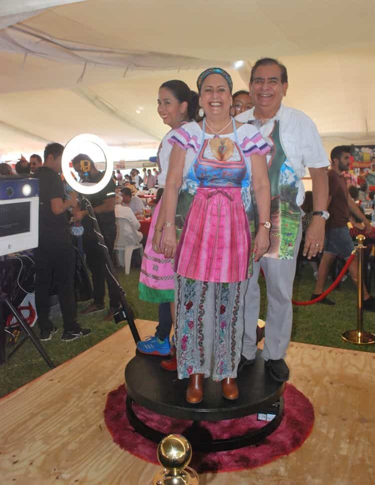 Más de mil personas disfrutan en el Oktoberfest 2022 tradición alemana en  Veracruz