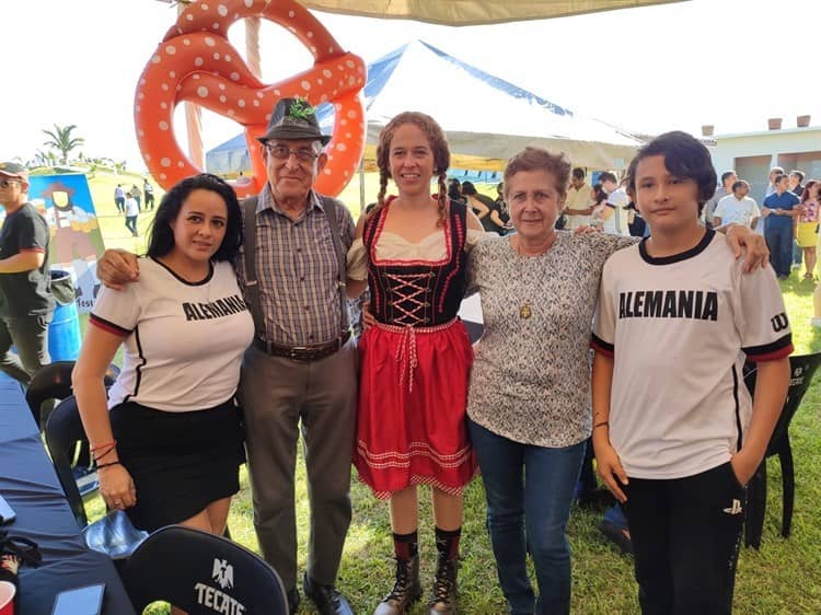 Más de mil personas disfrutan en el Oktoberfest 2022 tradición alemana en  Veracruz