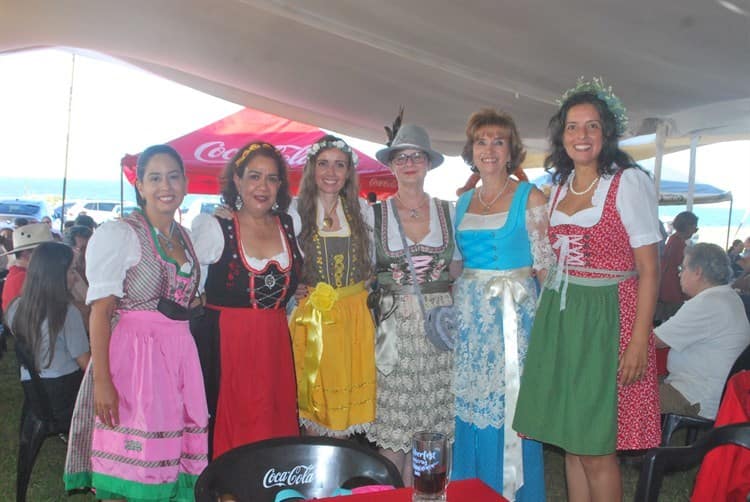 Más de mil personas disfrutan en el Oktoberfest 2022 tradición alemana en  Veracruz