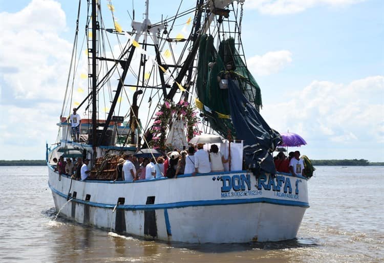 Video: Realizan procesión y paseo de la Virgen del Rosario en Alvarado