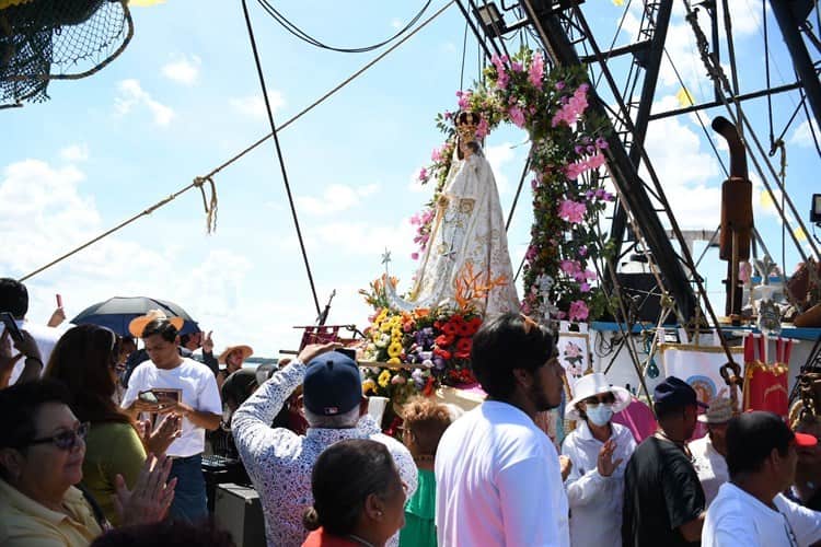 Video: Realizan procesión y paseo de la Virgen del Rosario en Alvarado