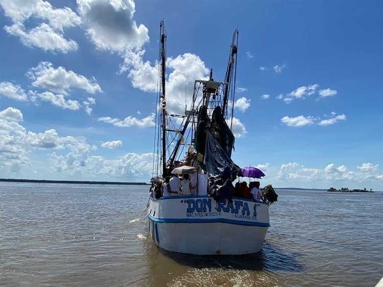 Video: Realizan procesión y paseo de la Virgen del Rosario en Alvarado