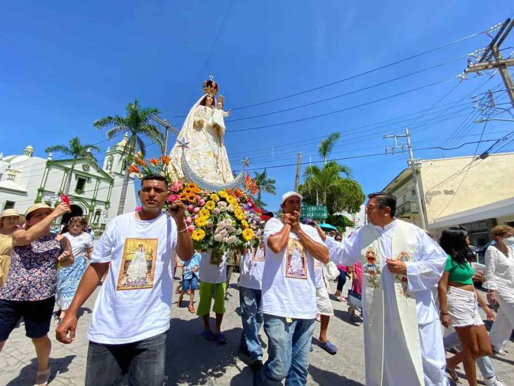 Video: Realizan procesión y paseo de la Virgen del Rosario en Alvarado