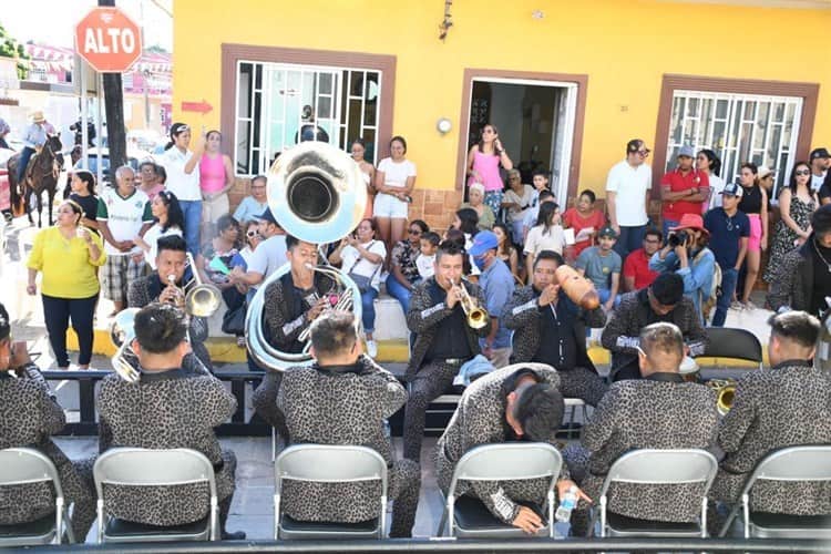 Realizan tradicional cabalgata en honor a la Virgen del Rosario en Alvarado (+Video)