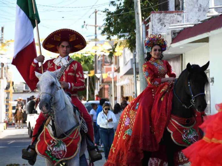 Realizan tradicional cabalgata en honor a la Virgen del Rosario en Alvarado (+Video)