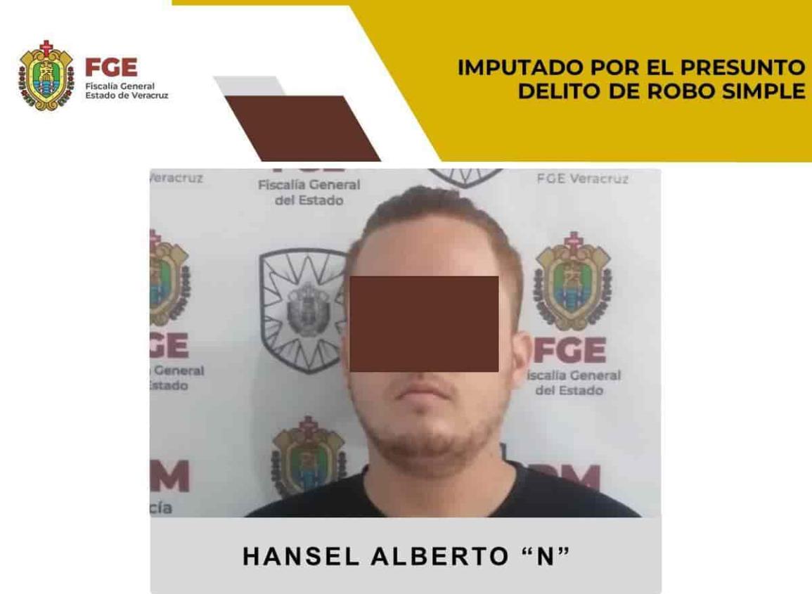 En Xalapa, imputan a sujeto por el presunto delito de robo simple