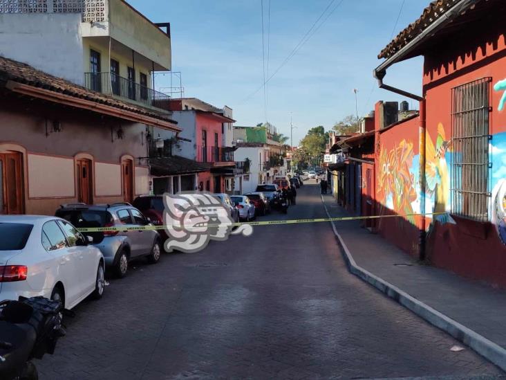 Indigente es hallado muerto en la calle del Dique, en Xalapa