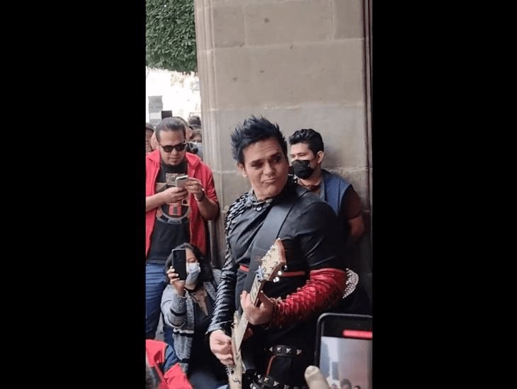 Richard Kruspe de Rammstein toca Du Hast entre los arcos del Zócalo (+Vídeo)