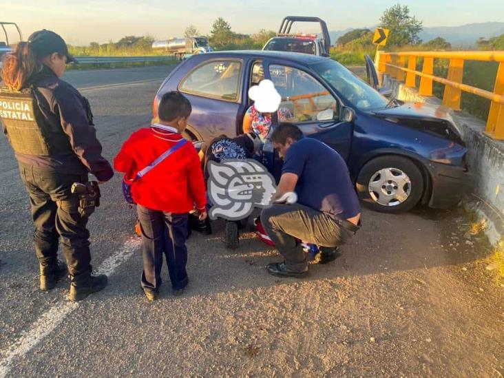 Tres lesionados en choque en libramiento de Coatepec; 2 son menores