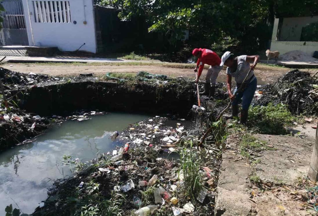 Más de 2 mil familias de Coatzacoalcos son beneficiadas con la limpieza de canales