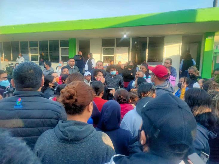 Conflicto en secundaria Margarita Maza en Orizaba por falta de maestros (+Video)