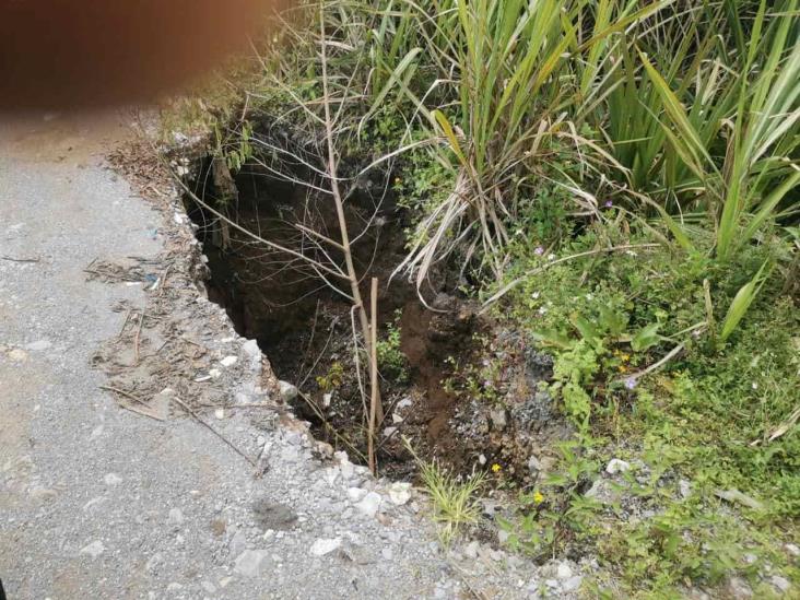 Detectan cuatro socavones más en camino de terracería Aljojuca-Guayabal en Atzacan