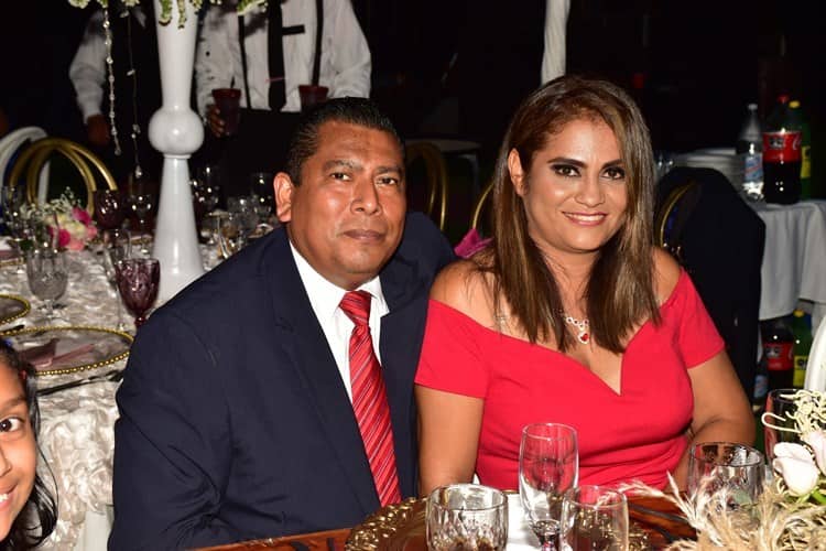 Angie del Olmo y Víctor Hugo Martínez contrajeron sagrado matrimonio