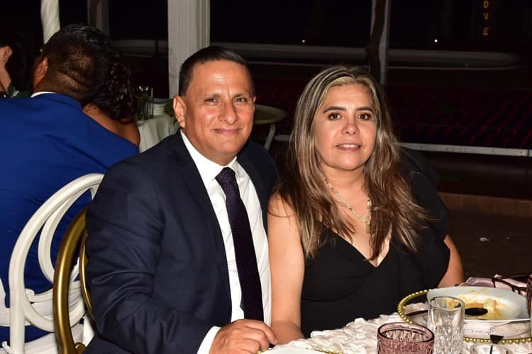 Angie del Olmo y Víctor Hugo Martínez contrajeron sagrado matrimonio