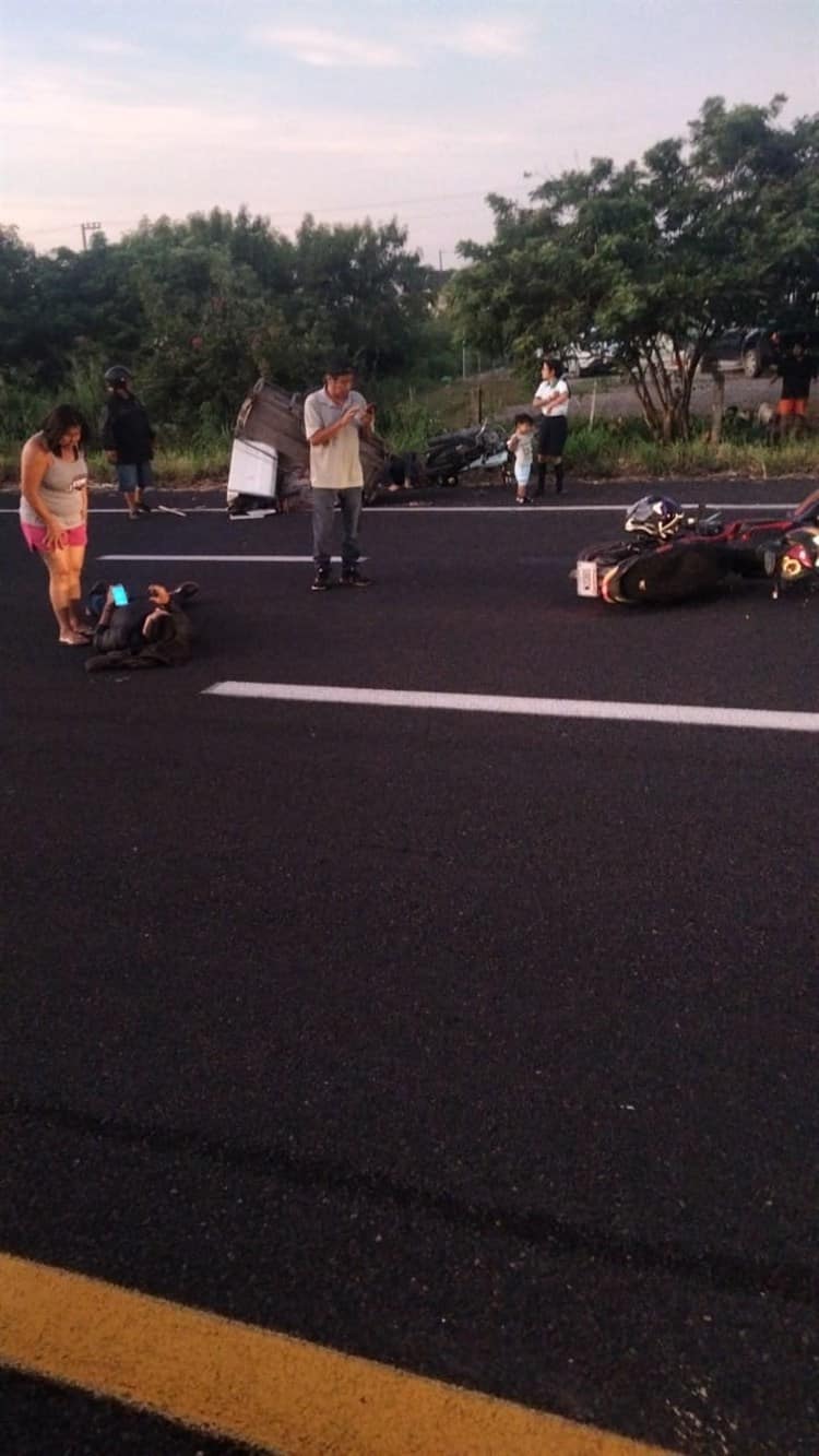 Motociclista que circulaba en sentido contrario ocasiona accidente en Cardel