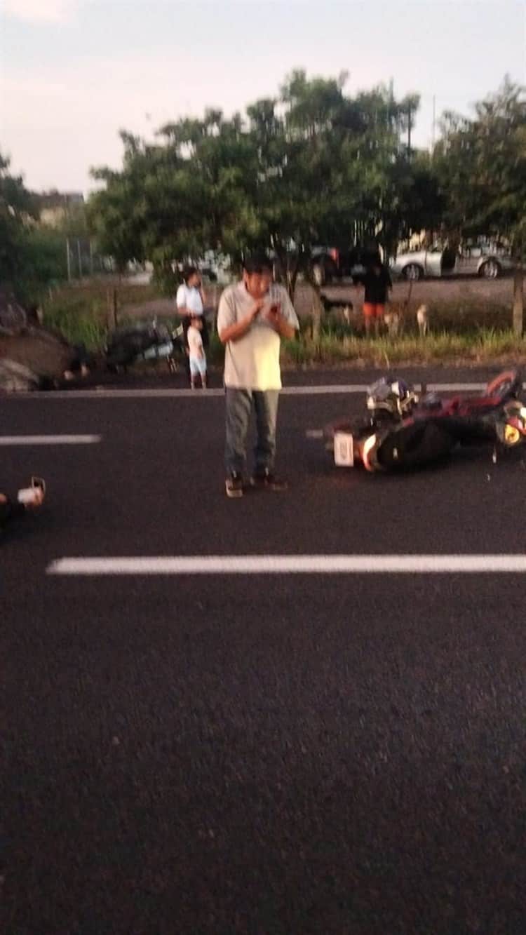 Motociclista que circulaba en sentido contrario ocasiona accidente en Cardel