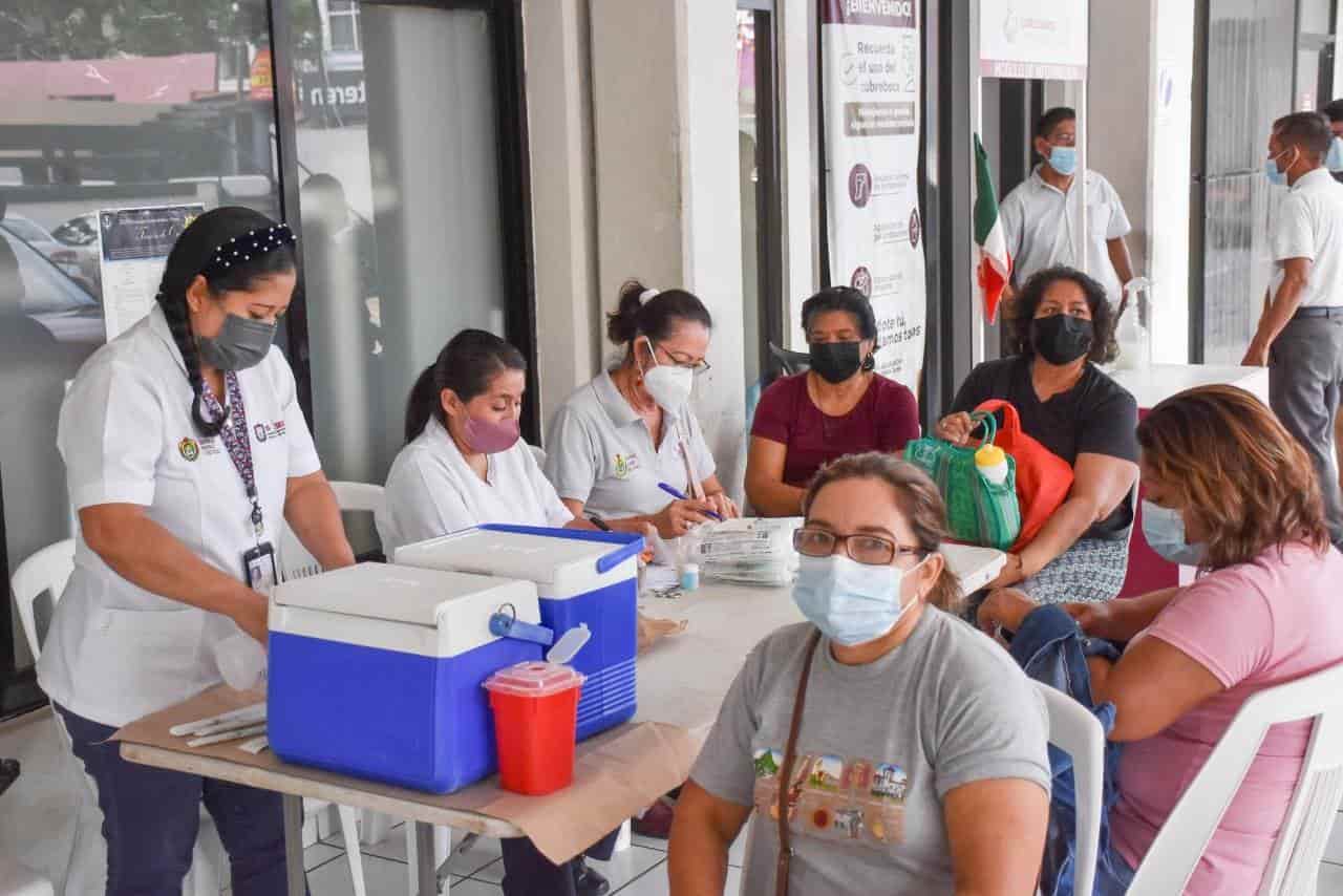 Instalan módulos de vacunación contra influenza en Coatzacoalcos