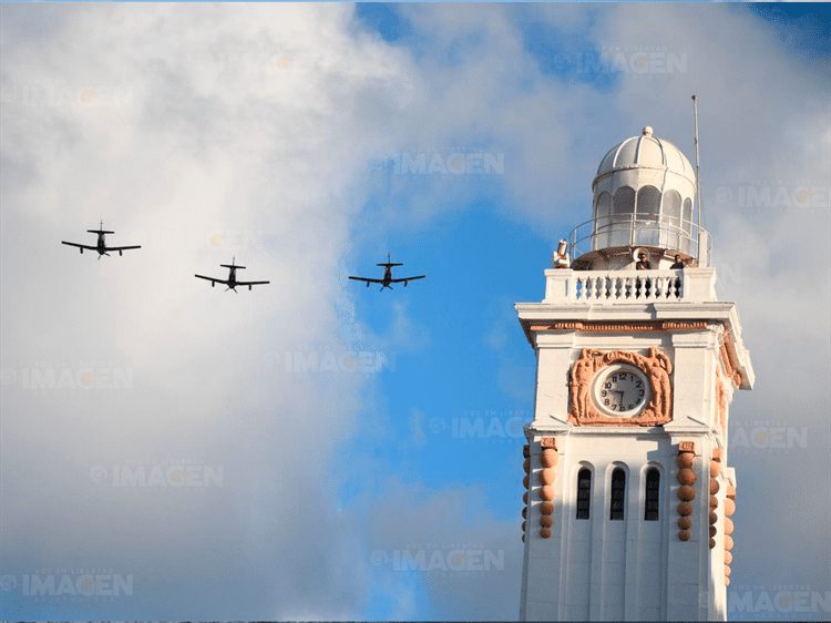 Video: Realizan desfile militar por 201 años de la creación de la Armada de México