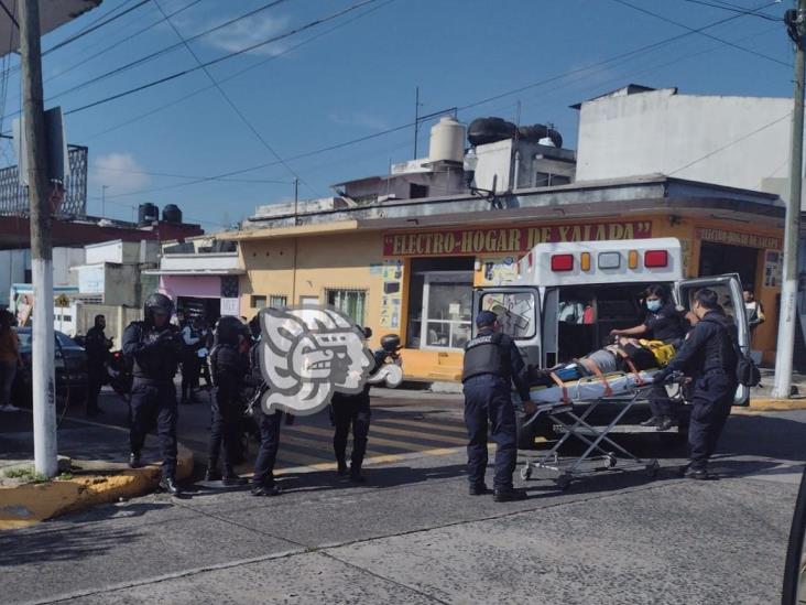 Patrulla atropella a mujer en calles de Xalapa