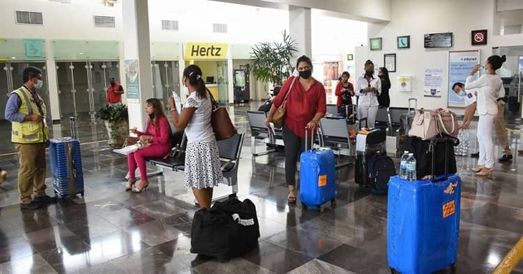 Llegan médicos cubanos a Veracruz ante falta de especialistas en hospitales