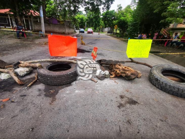 Temen afectaciones a la salud por contaminación en arroyo en Coatzintla