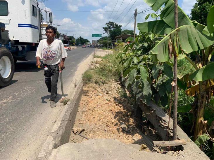 Destruye SEDENA banquetas en Sayula y no las repone(+Video)