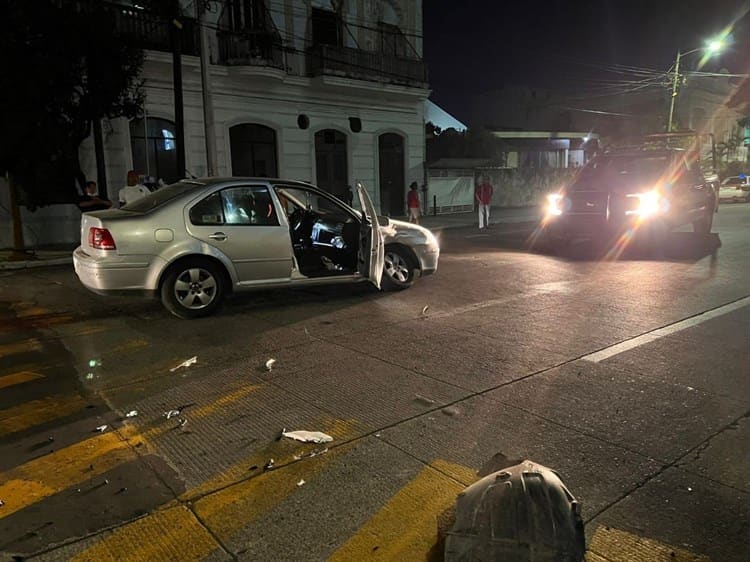 Conductor en aparente estado de ebriedad provoca accidente en el centro de Veracruz