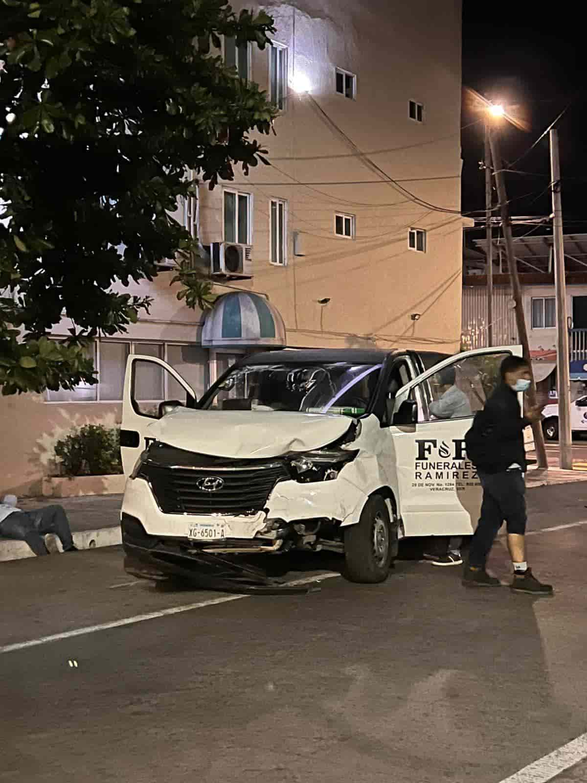 Conductor en aparente estado de ebriedad provoca accidente en el centro de Veracruz