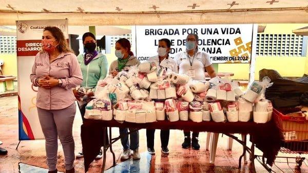 Entregan más de 100 kits de higiene personal a mujeres en el “Duport Ostión”