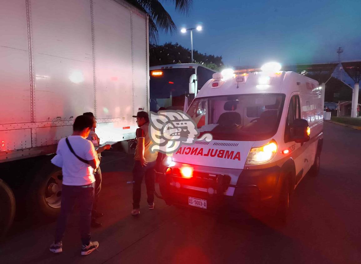 Muere menor de tres años a bordo de autobús, en caseta de cobro de Acayucan(+Video)