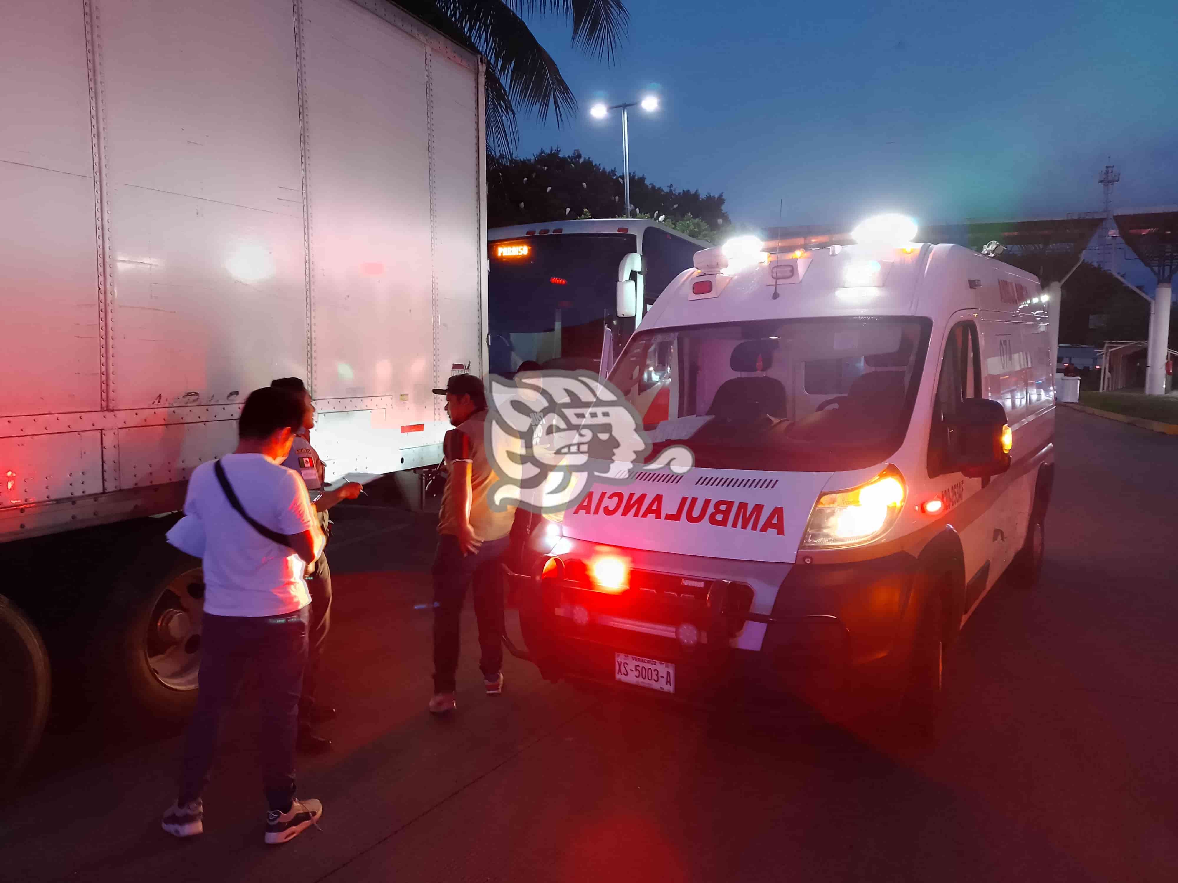 Muere menor de tres años a bordo de autobús, en caseta de cobro de Acayucan(+Video)