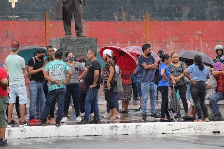 ¿Los engañaron? Por desfile les piden no instalarse y ahora ya no los dejan (+Video)