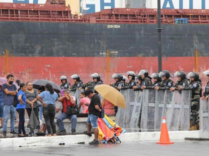 Comerciantes se manifiestan en Veracruz; acusan que no los dejan trabajar (+Video)