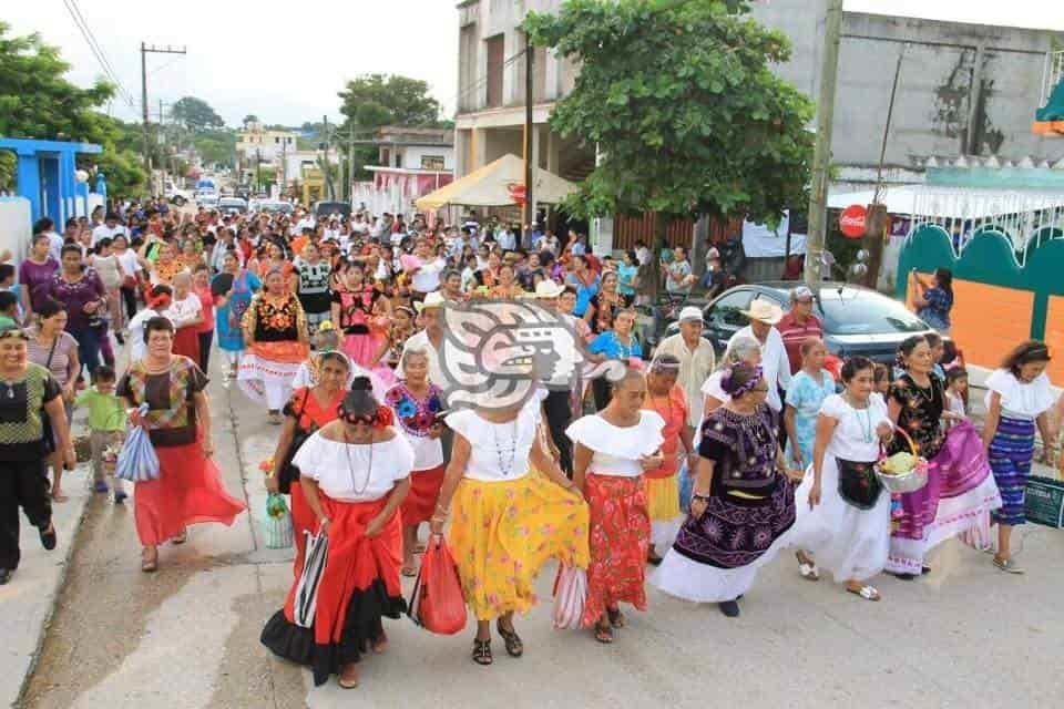 Con desfile y regada de frutas celebrarán el Día de la Raza en Moloacán