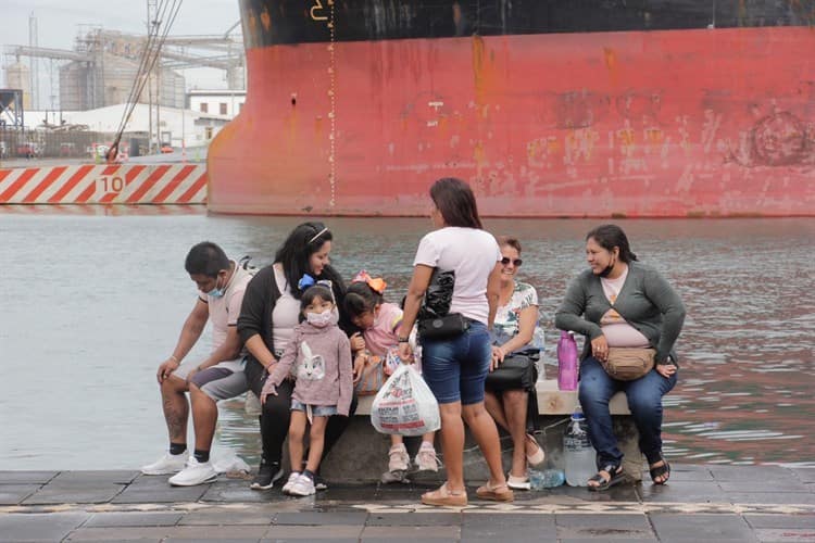 Comerciantes acudirán a la CNDH tras retirarlos del Malecón de Veracruz