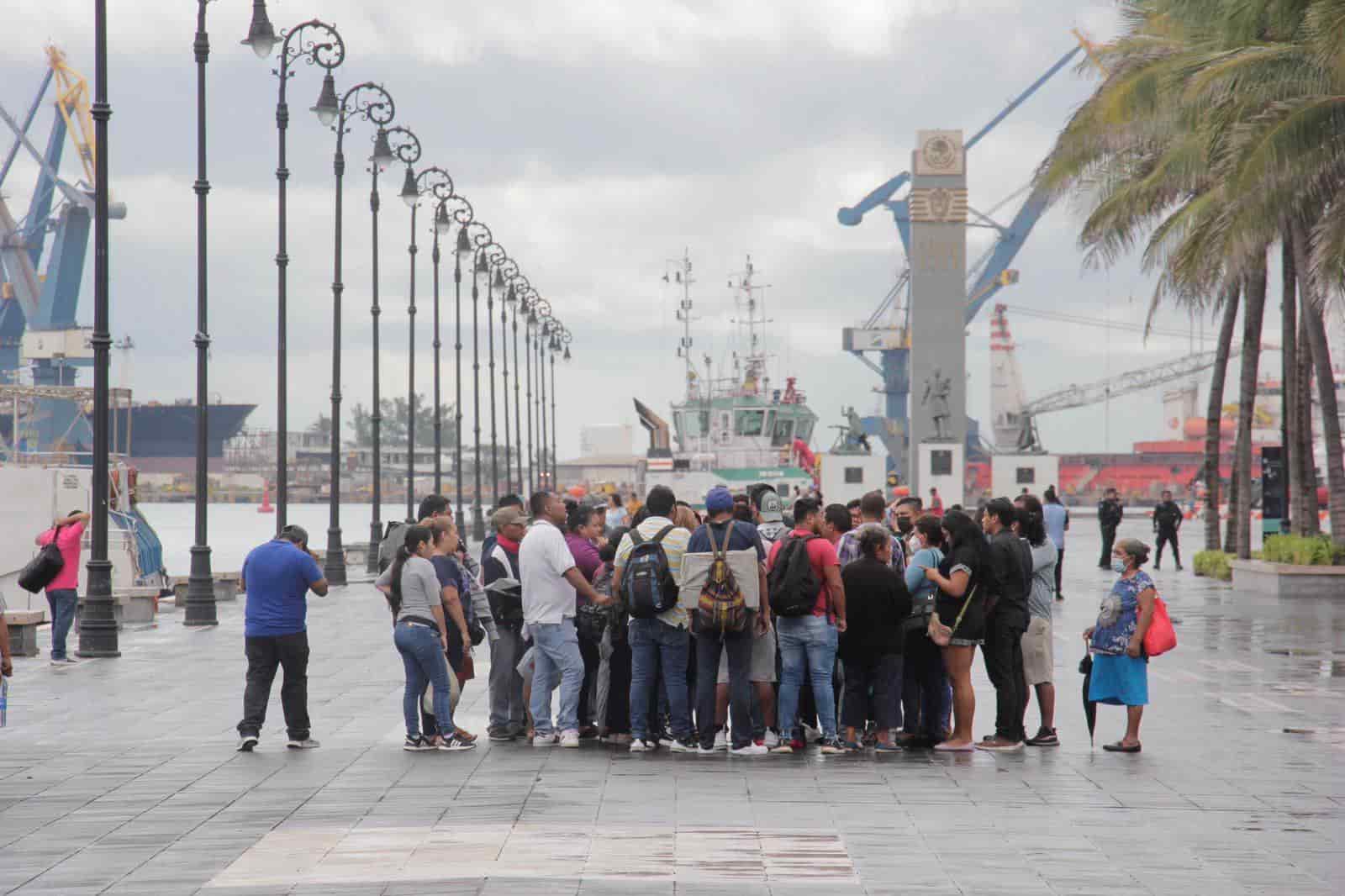 Comerciantes acudirán a la CNDH tras retirarlos del Malecón de Veracruz