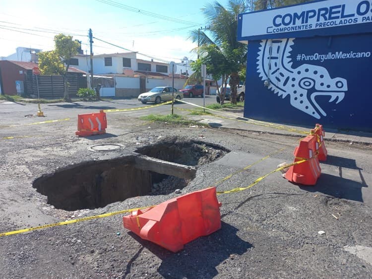 Se forma enorme socavón en fraccionamiento Los Pinos en Veracruz (+Video)