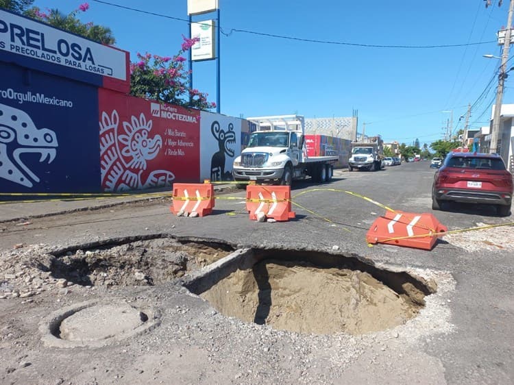 Se forma enorme socavón en fraccionamiento Los Pinos en Veracruz (+Video)