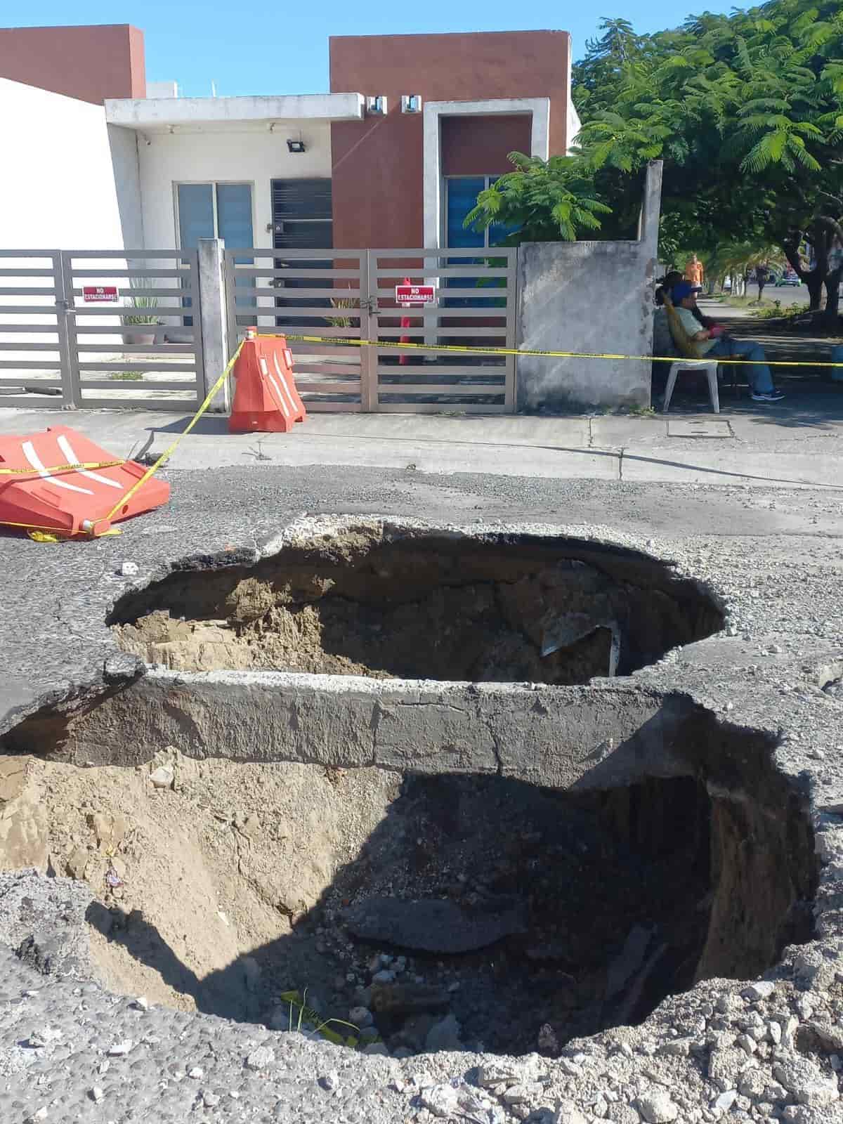 Se forma enorme socavón en fraccionamiento Los Pinos en Veracruz (+Video)