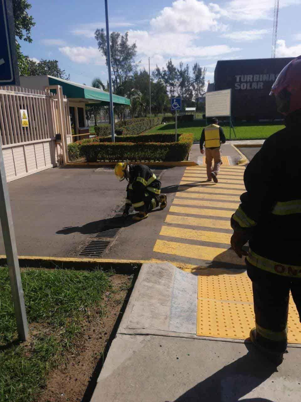 Fuerte olor a ácido en Ciudad Industrial en Veracruz movilizó a bomberos