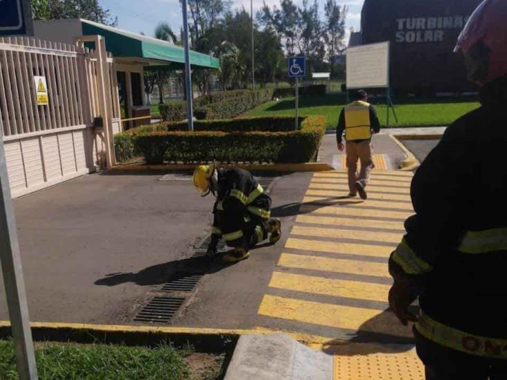 Fuerte olor a ácido en Ciudad Industrial en Veracruz movilizó a bomberos